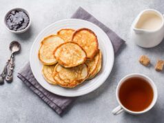 Пишні оладки на кефірі — простий сніданок, який завжди вдається