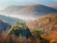 Скелі Довбуша – історія, локація, маршрут